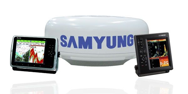 Samyung radarska antena pod kupolom između plotera sa sonarom i sonara